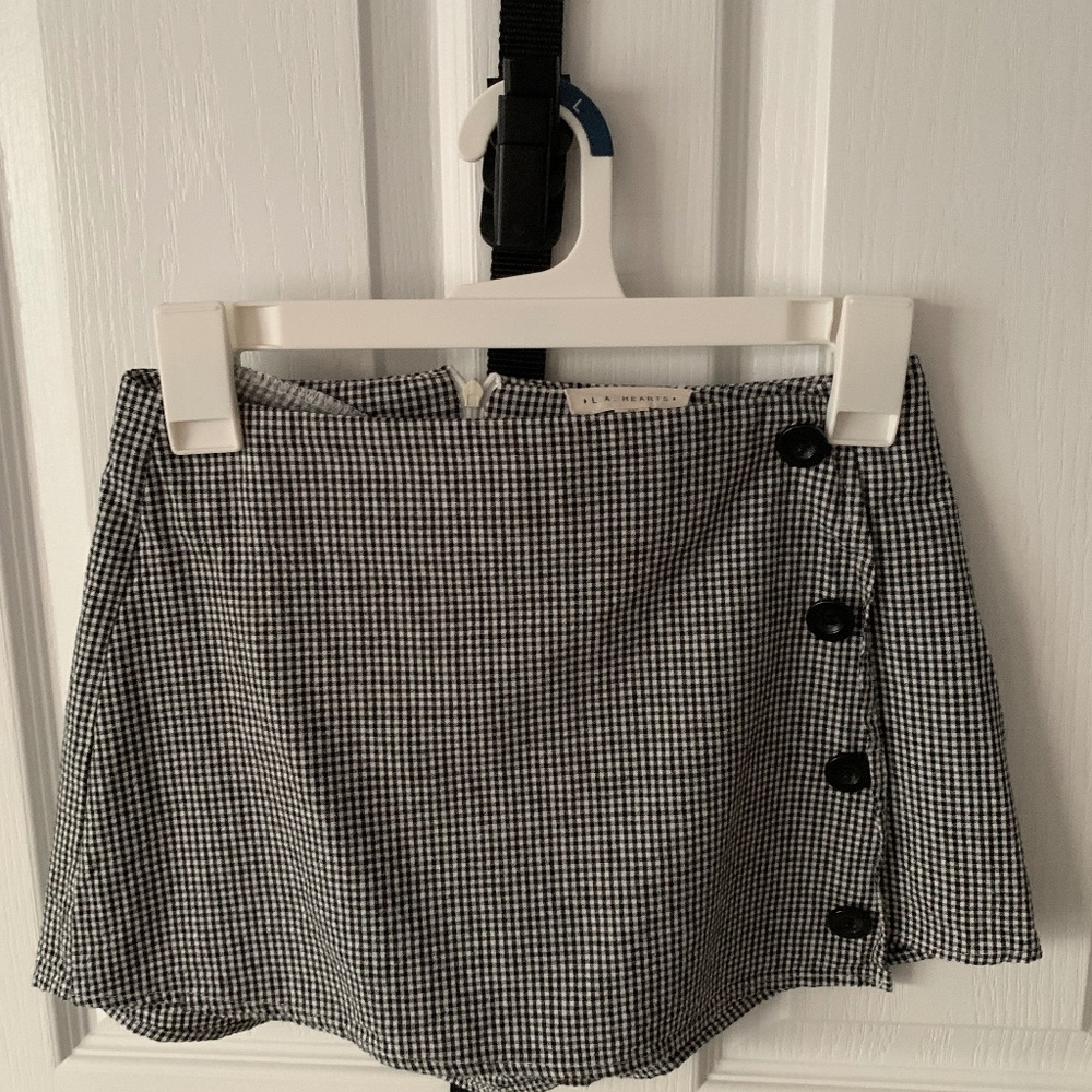 LA Hearts by Pacsun plaid/gingham mini black skort with black buttons size XS